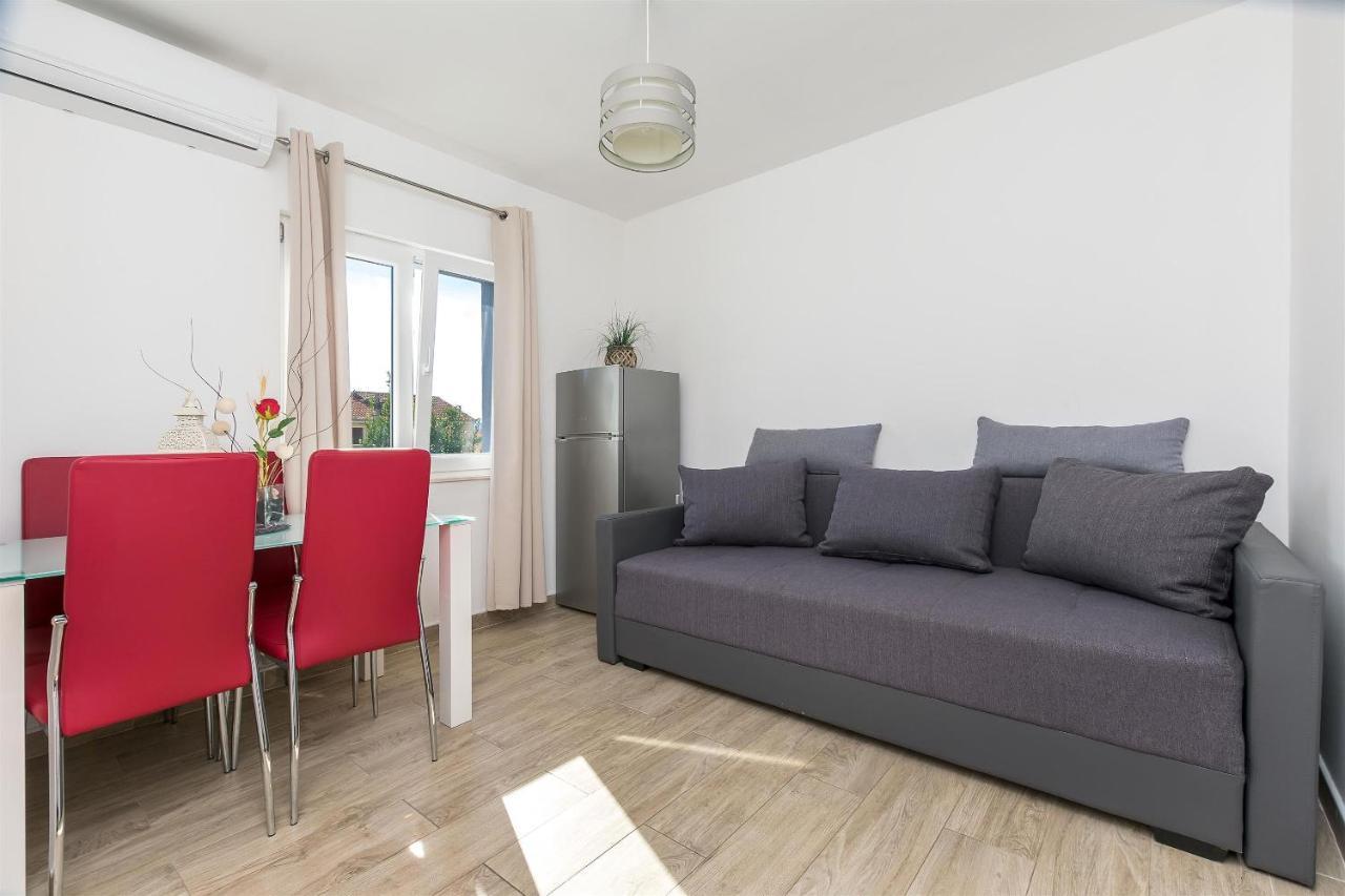 Apartments Lorenzo Lokva Rogoznica Bagian luar foto