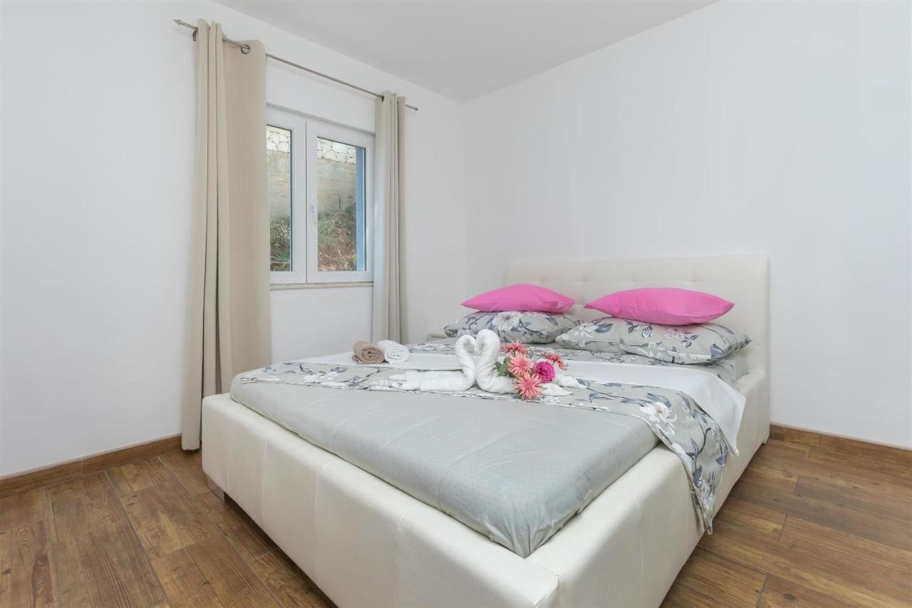 Apartments Lorenzo Lokva Rogoznica Bagian luar foto