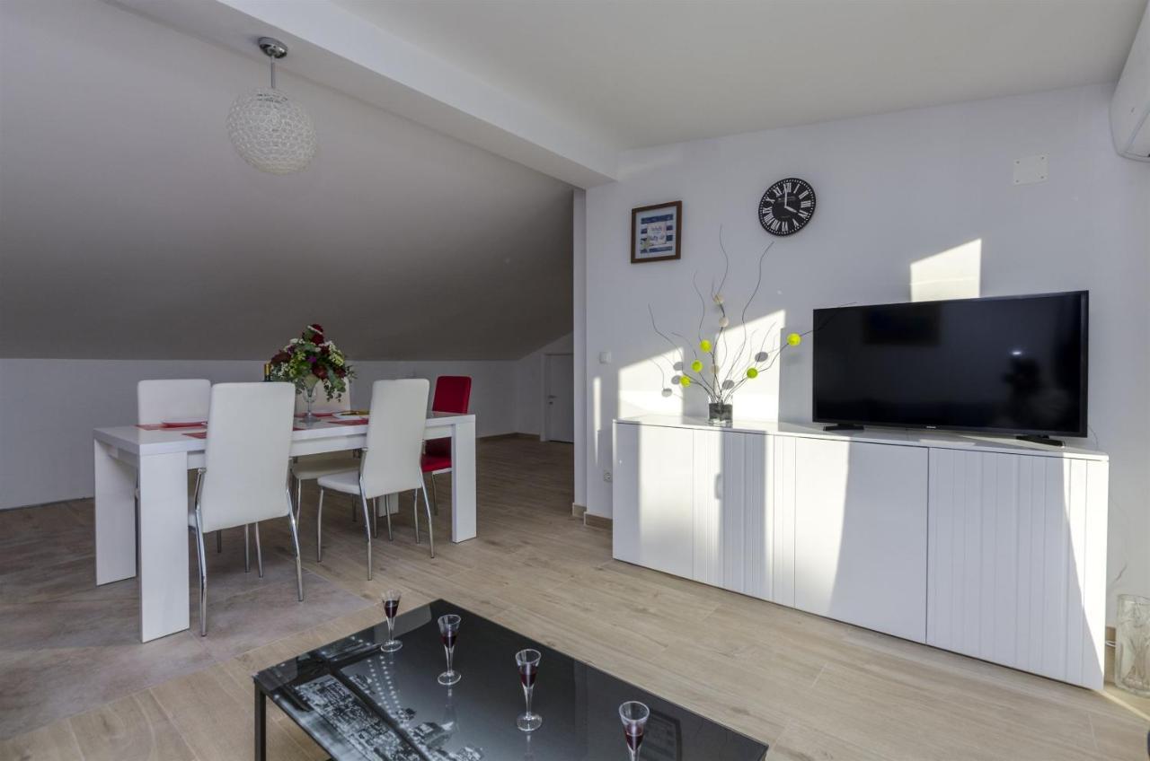 Apartments Lorenzo Lokva Rogoznica Bagian luar foto