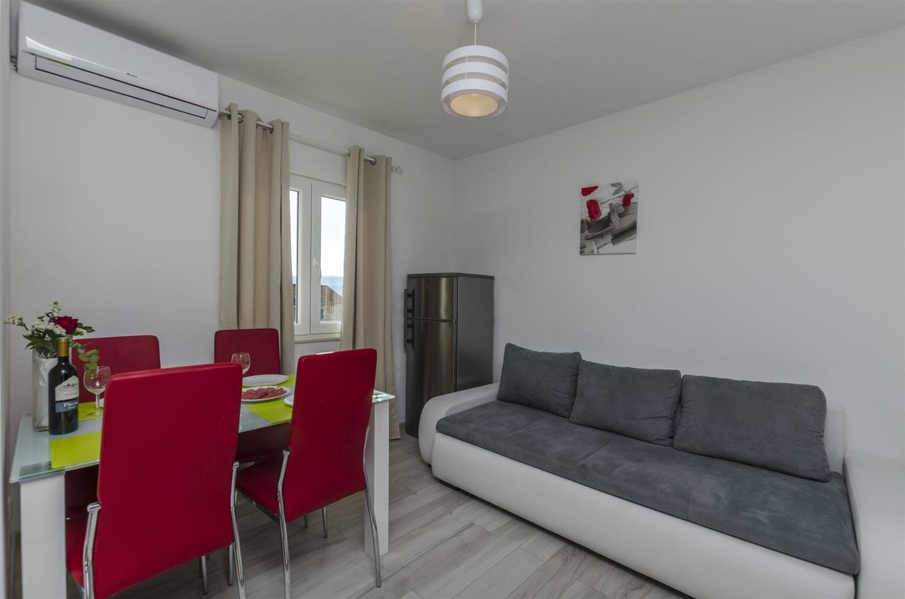 Apartments Lorenzo Lokva Rogoznica Bagian luar foto