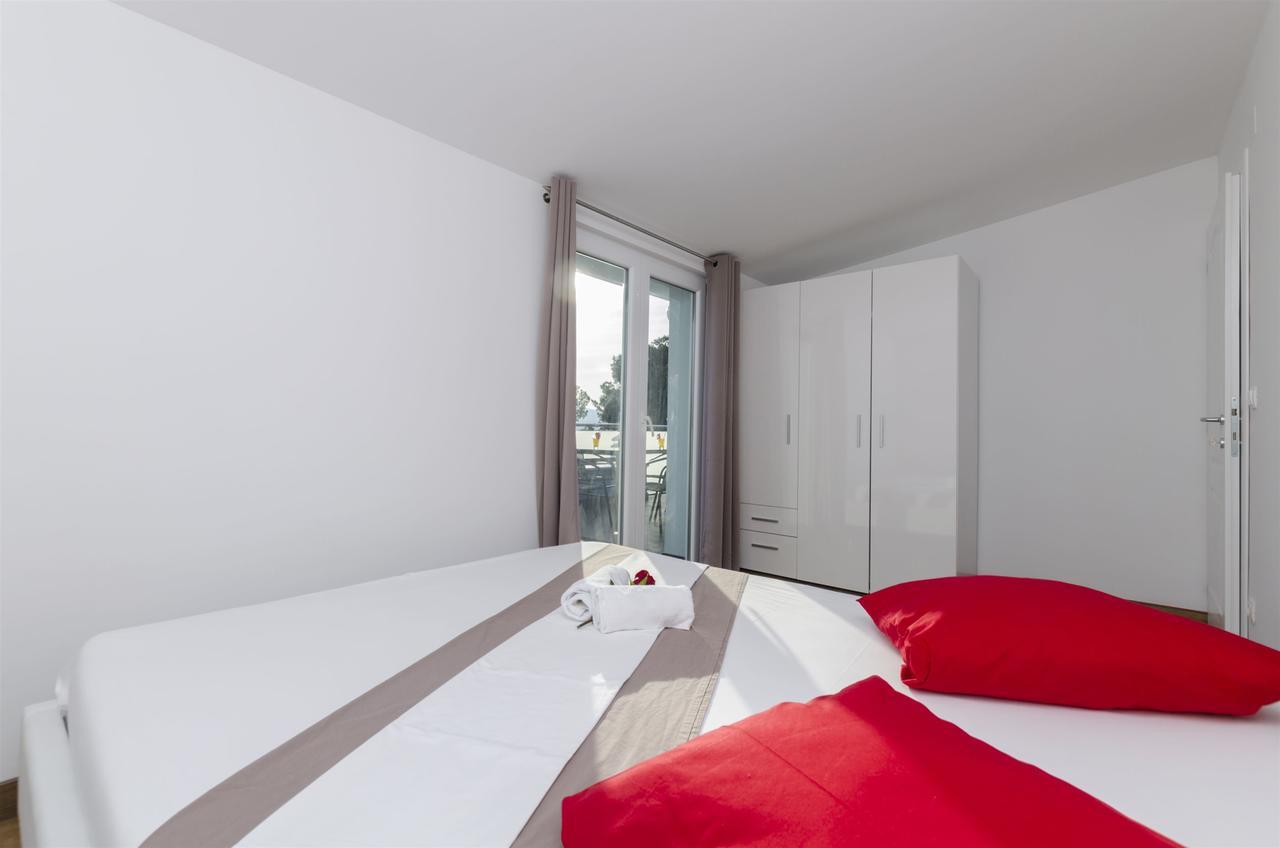 Apartments Lorenzo Lokva Rogoznica Bagian luar foto