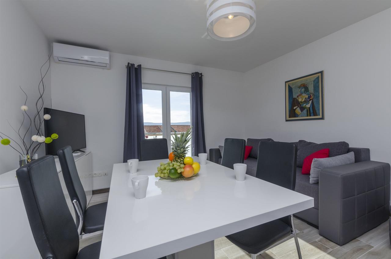 Apartments Lorenzo Lokva Rogoznica Bagian luar foto